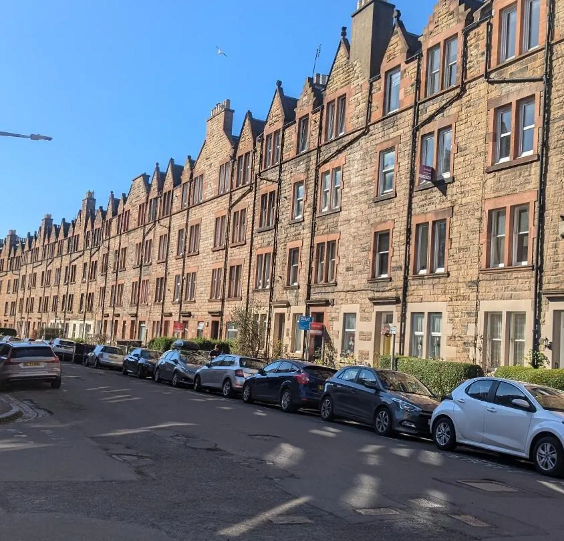 2 Bedroom Flat In Edinburgh City